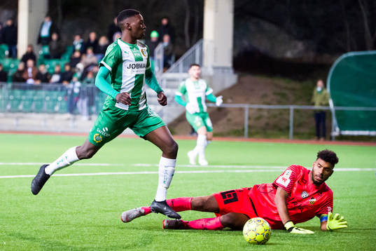 Hammarbys  Samouil Izountouemoi och Häckens målvakt