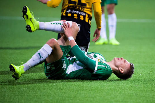 Hammarbys Jake Larsson har ont