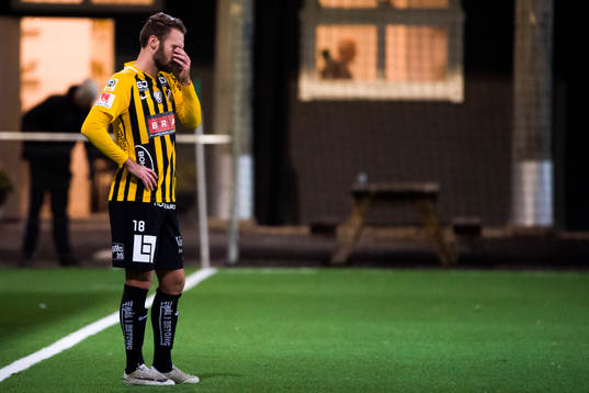Häckens Oskar Sverrisson deppar