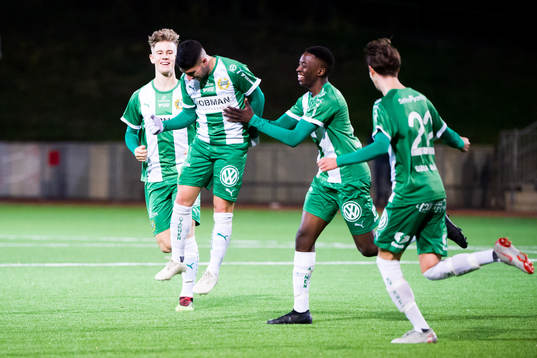 Hammarbys André Alsanati jublar med lagkamrater