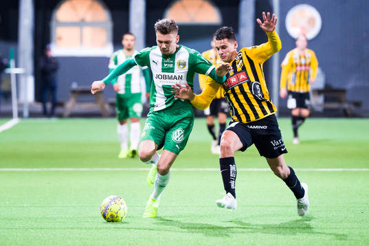 Hammarbys Jake Larsson och Häckens Kevin Ackermann