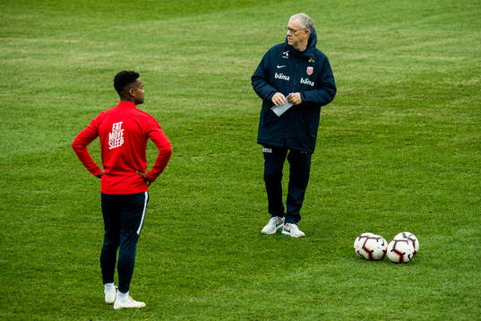 Ola Kamara of Norway and Lars Lagerbäck, head coach of