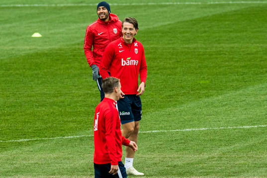 Haitam Aleesami and Sander Berge of Norway