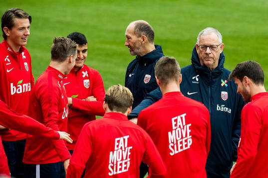 Sander Berge, Mohamed Elyounoussi, Lars Lagerbäck, head