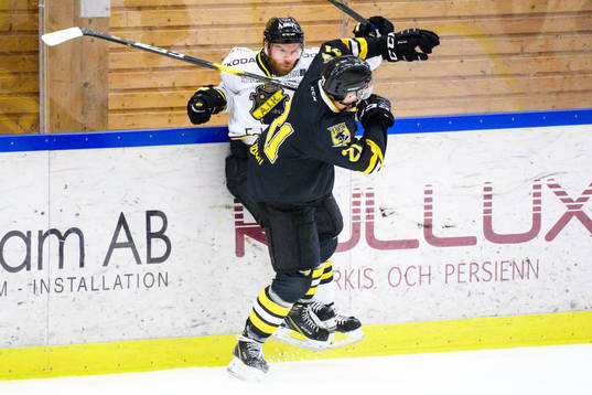 s Christian Sandberg i kamp mot Panterns Lucas Haudum
