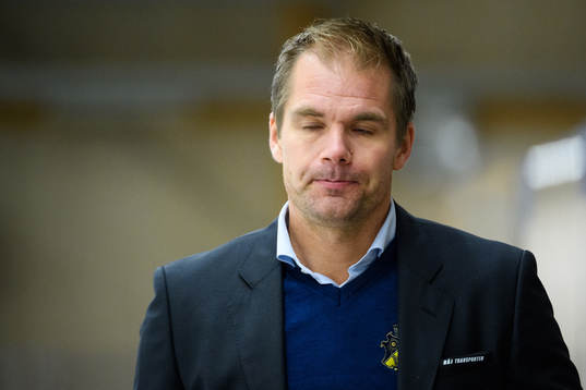 s tränare Tomas Mitell deppar