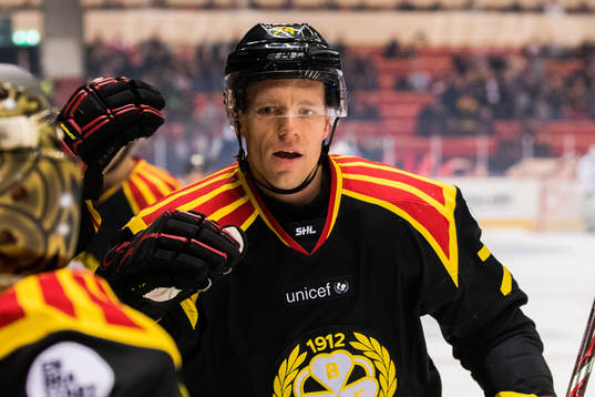 Brynäs Nicklas Danielsson jublar