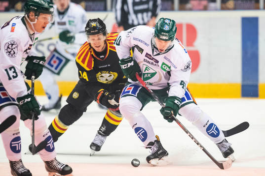 Brynäs Nicklas Danielsson och Färjestads Tomi Sallinen i