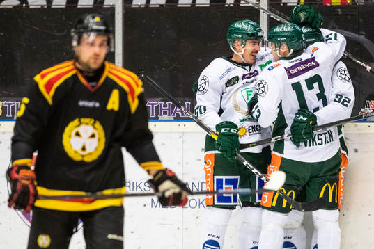 Färjestads Sebastian Erixon och Daniel Viksten jublar med