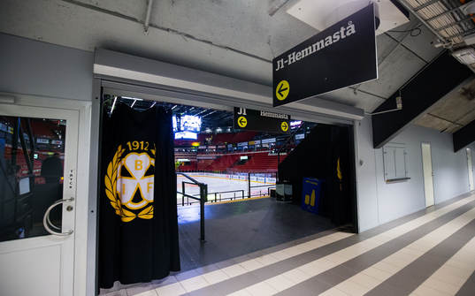 En skylt med texten Hemmastå innan ishockeymatchen i SHL