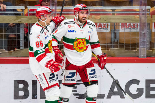 Moras Spencer Abbott och Andrew Rowe jublar