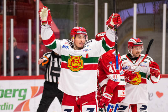 Moras Robin Johansson jublar