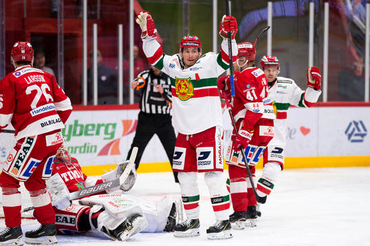 Moras Robin Johansson jublar