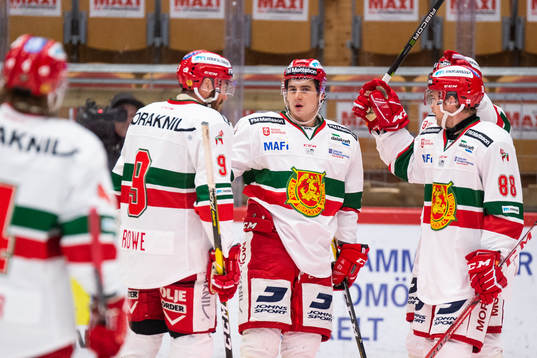 Moras Michael Haga jublar med lagkamrater