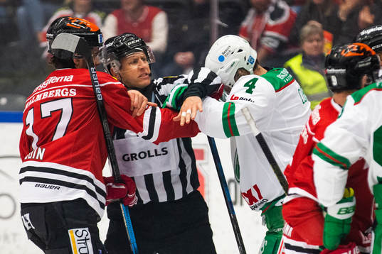 Örebros Viktor Lodin och Rögles Kodie Curran