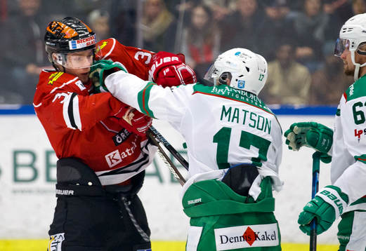 Örebros Christopher Mastomäki och Rögles Taylor Matson i