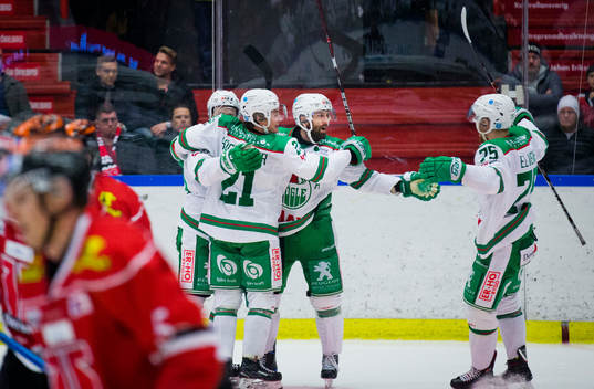 Rögles Taylor Matson gör 0-2 och jublar