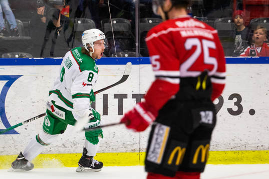 Rögles Linus Sandin jublar