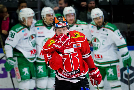 Rögles Linus Sandin gör 1-3 och jublar med Kodie Curran