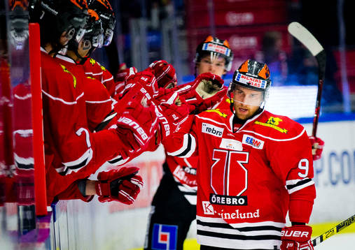Örebros Tylor Spink gör 1-2 och jublar