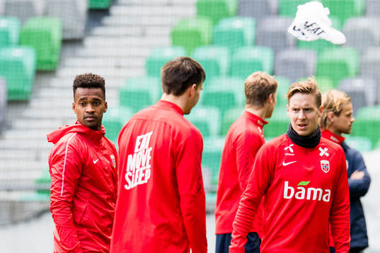 Ola Kamara and Stefan Johansen of Norway