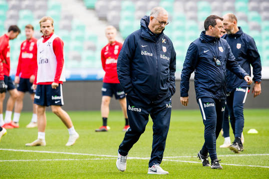 Iver Fossum of Norway, Lars Lagerbäck, head coach of