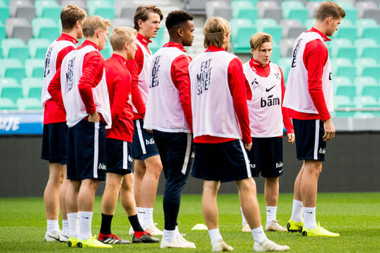 Sander Berge and Jonas Svensson of Norway