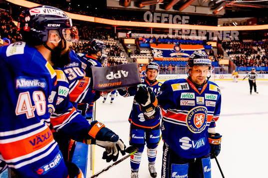Växjös Janne Pesonen jublar
