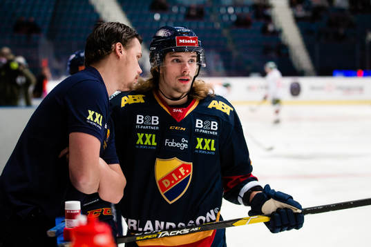 Djurgårdens Axel Jonsson Fjällby med materialförvaltare