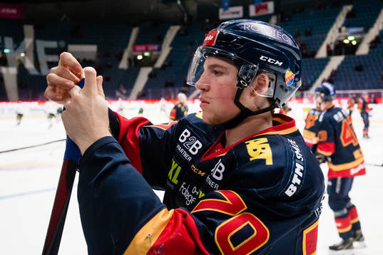 Djurgårdens Marcus Davidsson innan ishockeymatchen i SHL