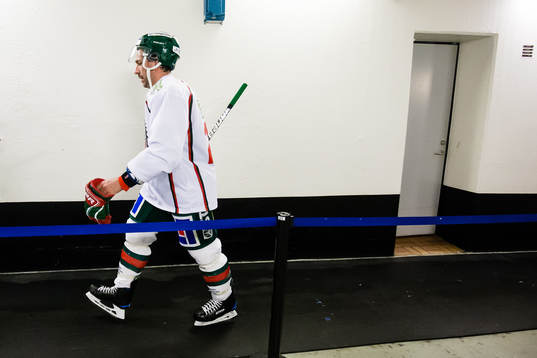 Frölundas Joel Lundqvist innan ishockeymatchen i SHL
