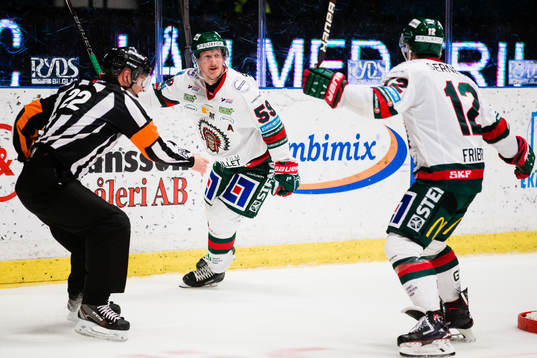 Frölundas Simon Hjalmarsson jublar