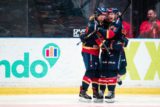 Djurgårdens Jonathan Davidsson jublar med Axel Jonsson