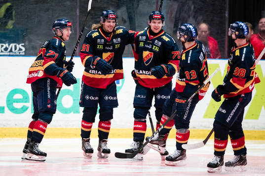 Djurgårdens Jonathan Davidsson jublar med Axel Jonsson