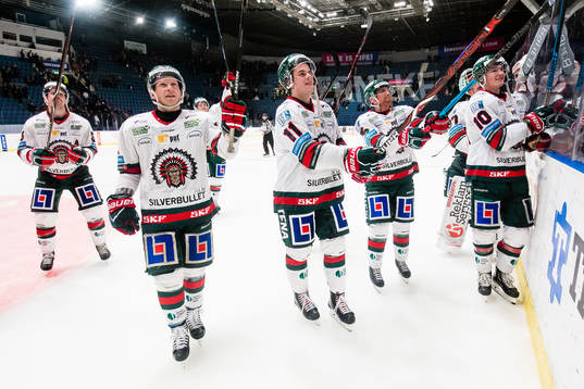 Frölundas Samuel Fagemo (m) jublar med Gustav Lindström