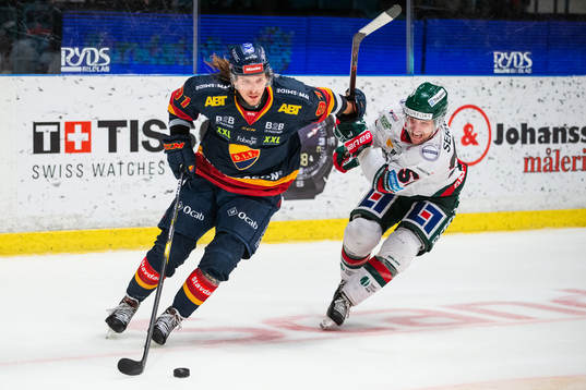 Djurgårdens Axel Jonsson Fjällby och Frölundas Mats