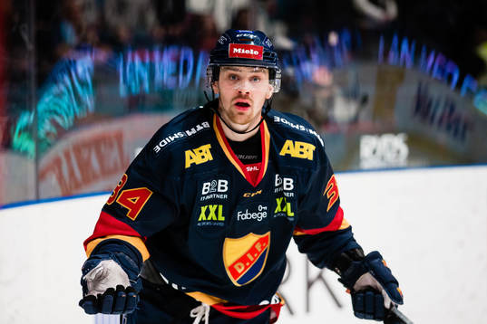 Djurgårdens Daniel Brodin slår ut med armarna
