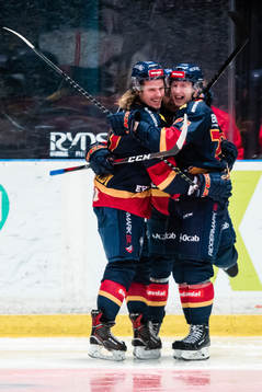 Djurgårdens Jonathan Davidsson jublar med Axel Jonsson
