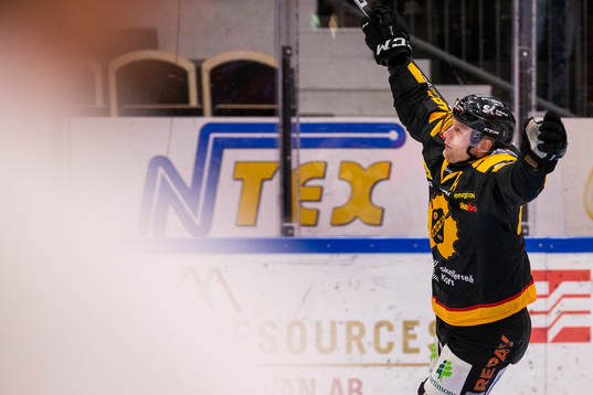 Skellefteås Oscar Möller jublar