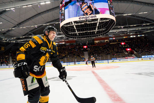 Skellefteås Oscar Möller jublar