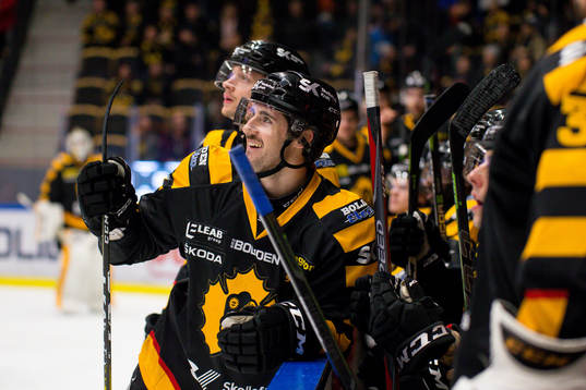 Skellefteås Bud Holloway jublar