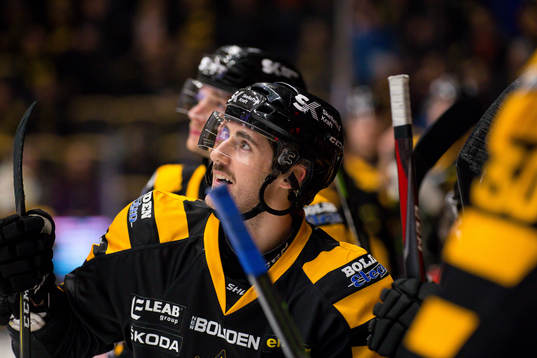 Skellefteås Bud Holloway jublar