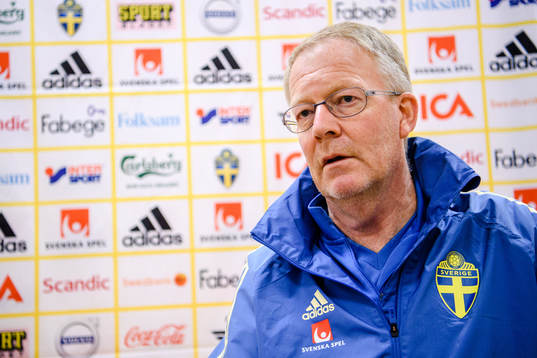 Scout Lars Jacobsson i mixed zone
