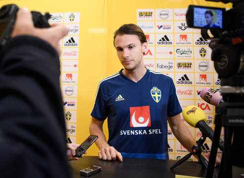 Albin Ekdal i mixed zone