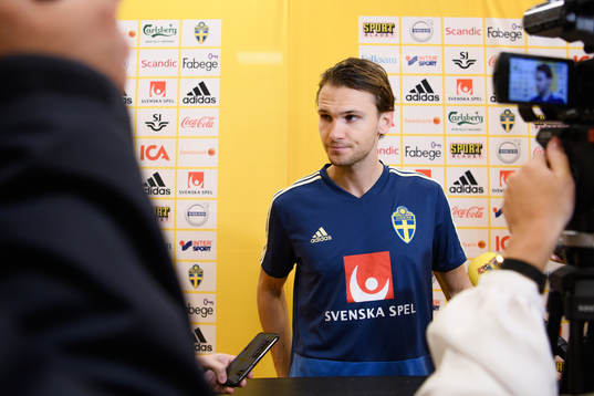 Albin Ekdal i mixed zone