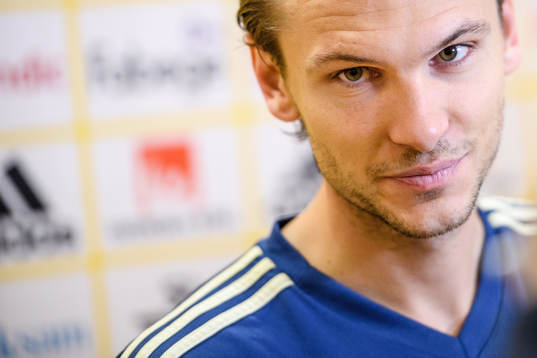 Albin Ekdal i mixed zone