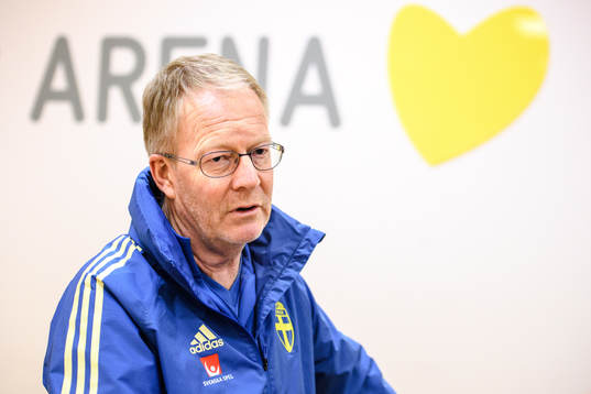 Scout Lars Jacobsson i mixed zone