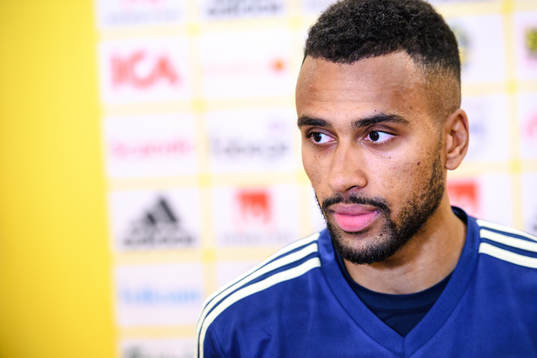 Isaac Kiese Thelin i mixed zone