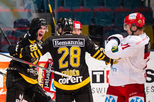 s Mathias From jublar med lagkamrater