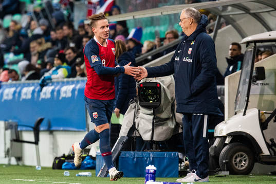 Stefan Johansen and Lars Lagerbäck, head coach of Norway,